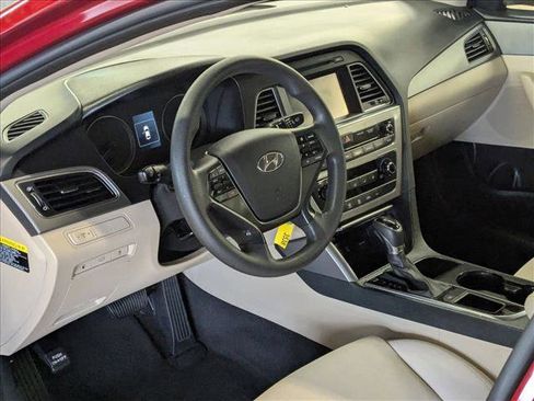 Used 2017 Hyundai Sonata SE w/ Cargo Package image 10