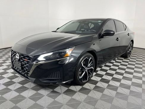 Used 2023 Nissan Altima 2.5 SR FWD image 6