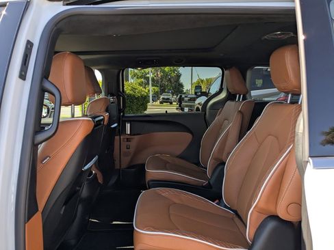 New 2026 Chrysler Pacifica Pinnacle image 15