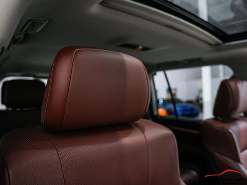 Used 2021 Lexus LX 570 4WD w/ Luxury Package image 45