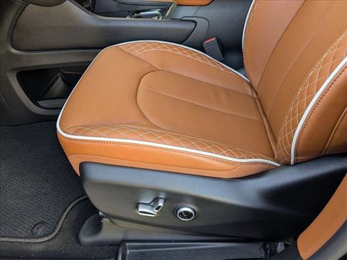 New 2026 Chrysler Pacifica Pinnacle image 4