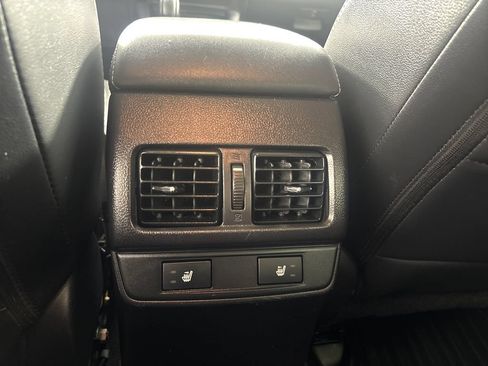 Used 2016 Subaru Outback 2.5i Limited AWD/4WD image 11