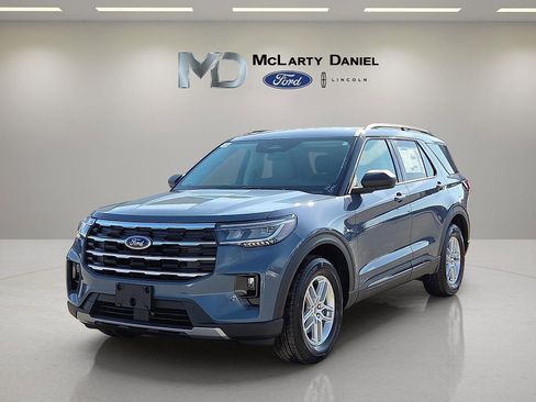 New 2026 Ford Explorer Active w/ Active Comfort Package image 2