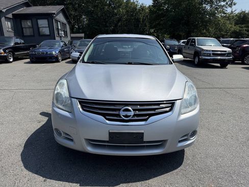 Used 2010 Nissan Altima 2.5 S w/ Premium Audio Pkg FWD image 3