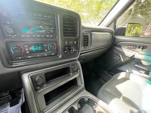 Used 2004 GMC Sierra 2500 SLT AWD/4WD image 25