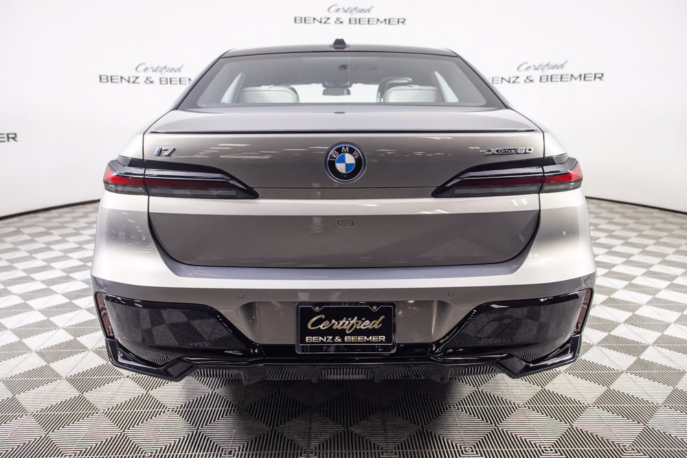Used 2023 BMW i7 xDrive60 w/ Parking Assistance Package AWD/4WD image 7
