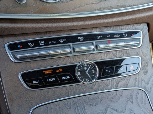 Used 2018 Mercedes-Benz E 400 E 400 image 27