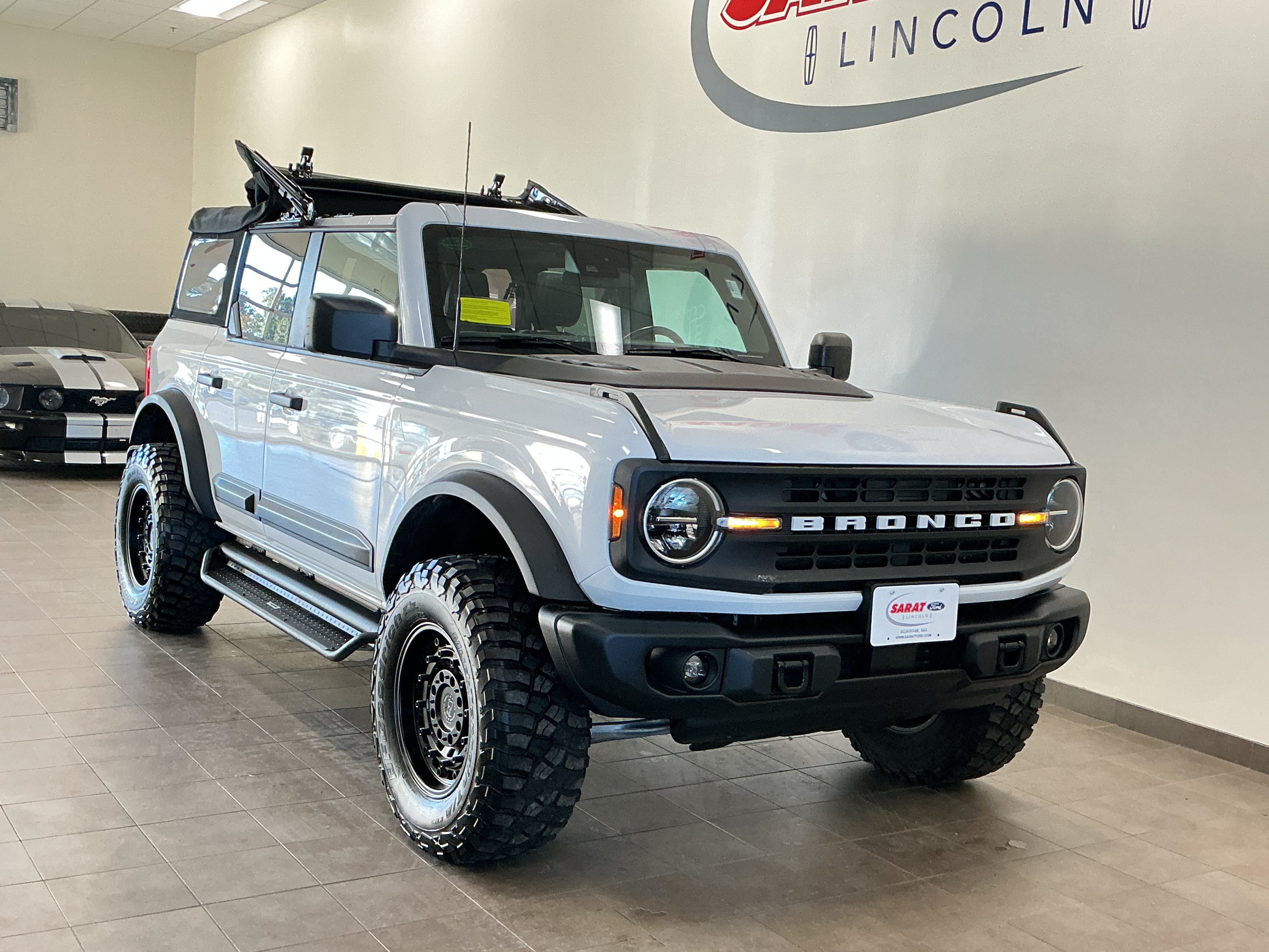 Used 2023 Ford Bronco Black Diamond AWD/4WD image 3