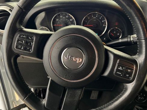 Used 2015 Jeep Wrangler Rubicon w/ Power Convenience Group image 15