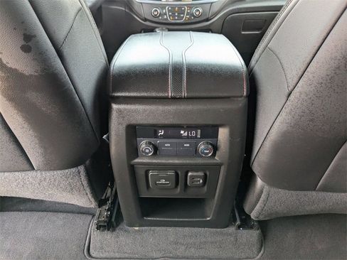 Used 2022 Chevrolet Traverse RS image 23