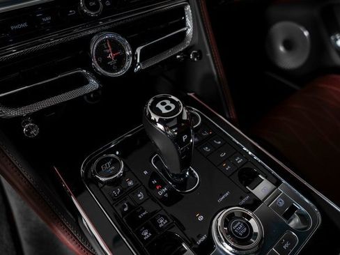 Used 2022 Bentley Flying Spur W12 image 27
