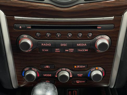 Used 2019 Nissan Pathfinder Platinum w/ Cargo Package image 25