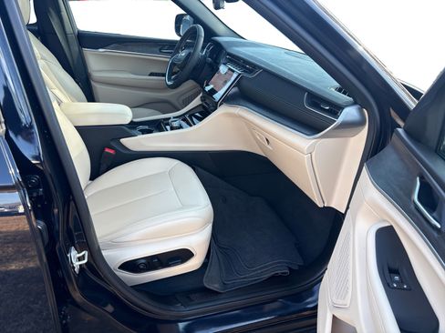 Used 2024 Jeep Grand Cherokee Limited image 20