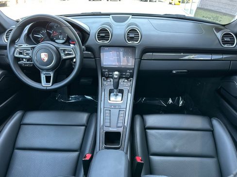 Used 2025 Porsche 718 Cayman RWD image 6