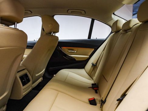 Used 2018 BMW 320i Sedan image 19