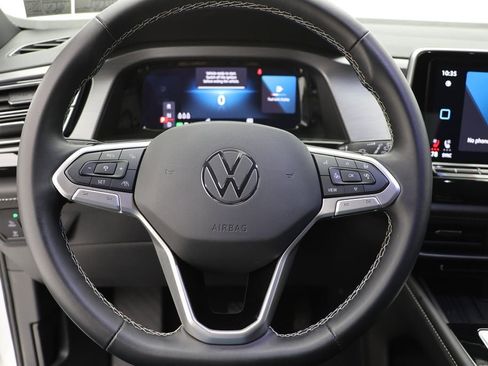 Used 2025 Volkswagen Atlas Cross Sport SE image 18