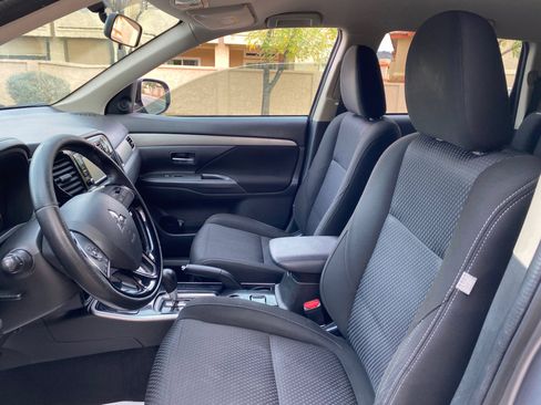 Used 2017 Mitsubishi Outlander ES image 36