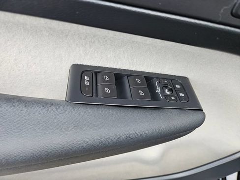 Used 2019 Volvo XC40 T5 Momentum AWD/4WD image 20