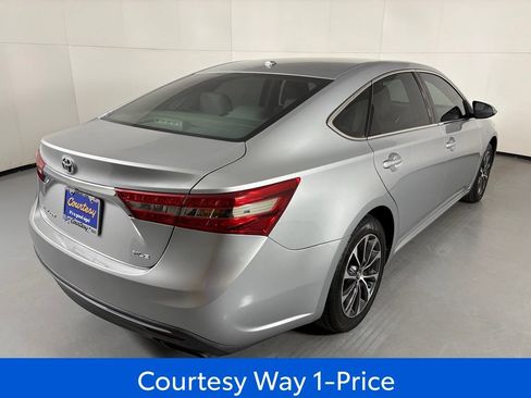 Used 2018 Toyota Avalon XLE w/ All Weather Liner Package FWD image 11