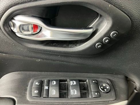 Used 2018 Jeep Cherokee Trailhawk w/ Quick Order Package 27L image 19