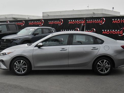 Used 2023 Kia Forte LXS image 4