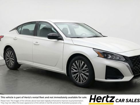 Used 2025 Nissan Altima 2.5 SV FWD image 1