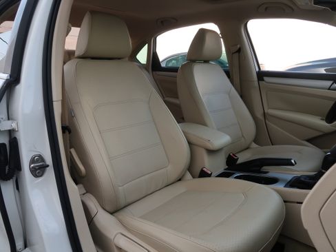 Used 2013 Volkswagen Passat TDI SE FWD image 13