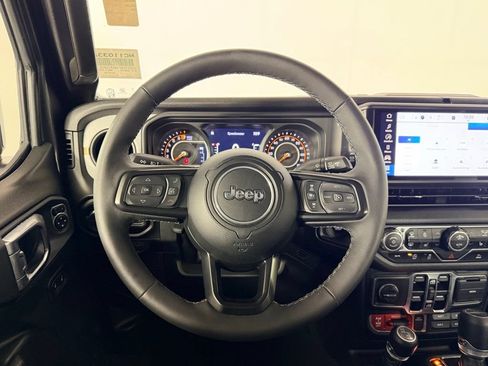 Used 2025 Jeep Gladiator Sport AWD/4WD image 13