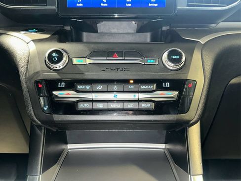 Used 2020 Ford Explorer XLT w/ Equipment Group 202A AWD/4WD image 35