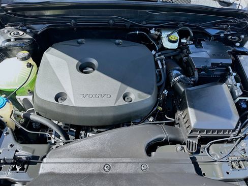 Used 2020 Volvo XC40 T5 Momentum w/ Protection Package Premier image 29