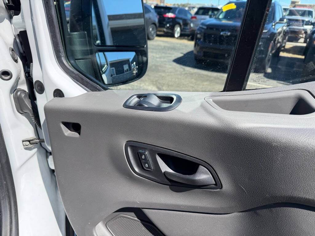 Used 2024 Ford Transit 250 Low Roof AWD w/ Exterior Upgrade Package image 40