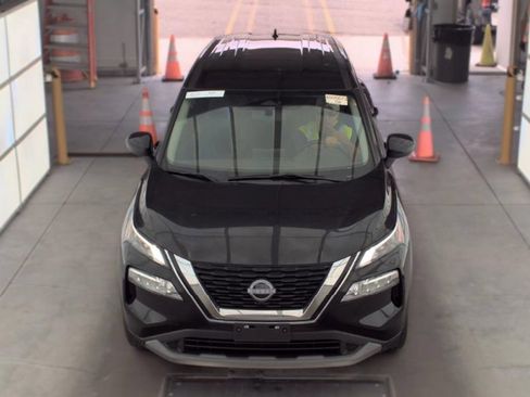 Used 2023 Nissan Rogue SV AWD/4WD image 2