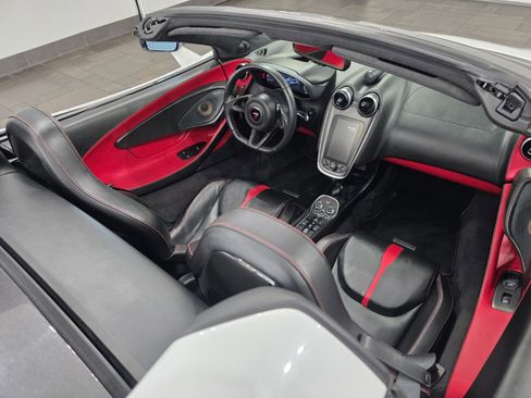 Used 2019 McLaren 570S Spider image 17