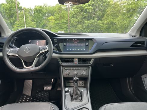 Certified 2022 Volkswagen Taos SE w/ Panoramic Sunroof Package FWD image 25