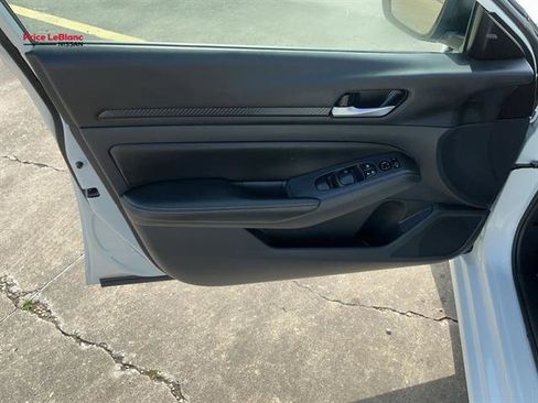 Used 2025 Nissan Altima 2.5 SV image 12