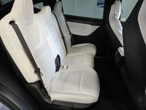 Used 2017 Tesla Model X image 8