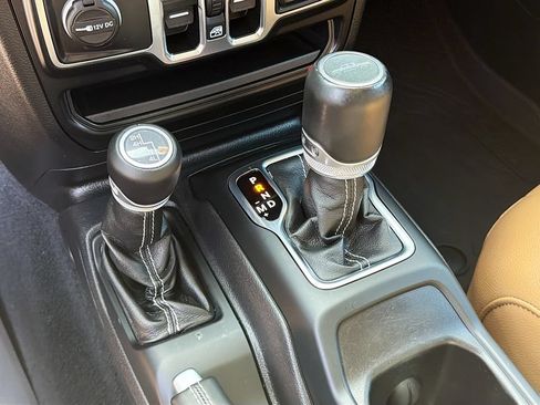 Used 2022 Jeep Gladiator Overland w/ Popular Equipment Package AWD/4WD image 27