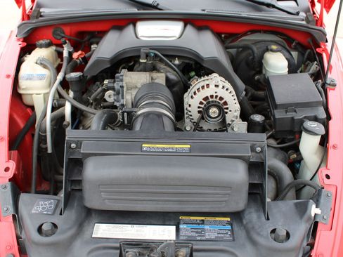 Used 2004 Chevrolet SSR w/ Preferred Equipment Group RWD image 17