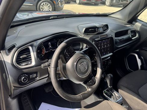 Used 2021 Jeep Renegade Latitude FWD image 14