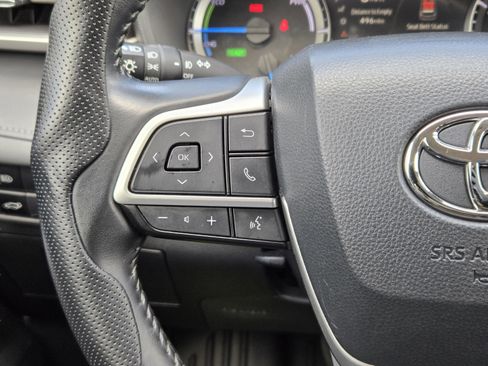 Used 2023 Toyota Highlander LE FWD image 25