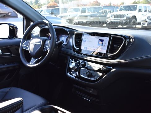 New 2026 Chrysler Pacifica Select image 31