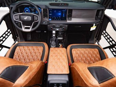 Used 2025 Ford Bronco 4-Door AWD/4WD image 2