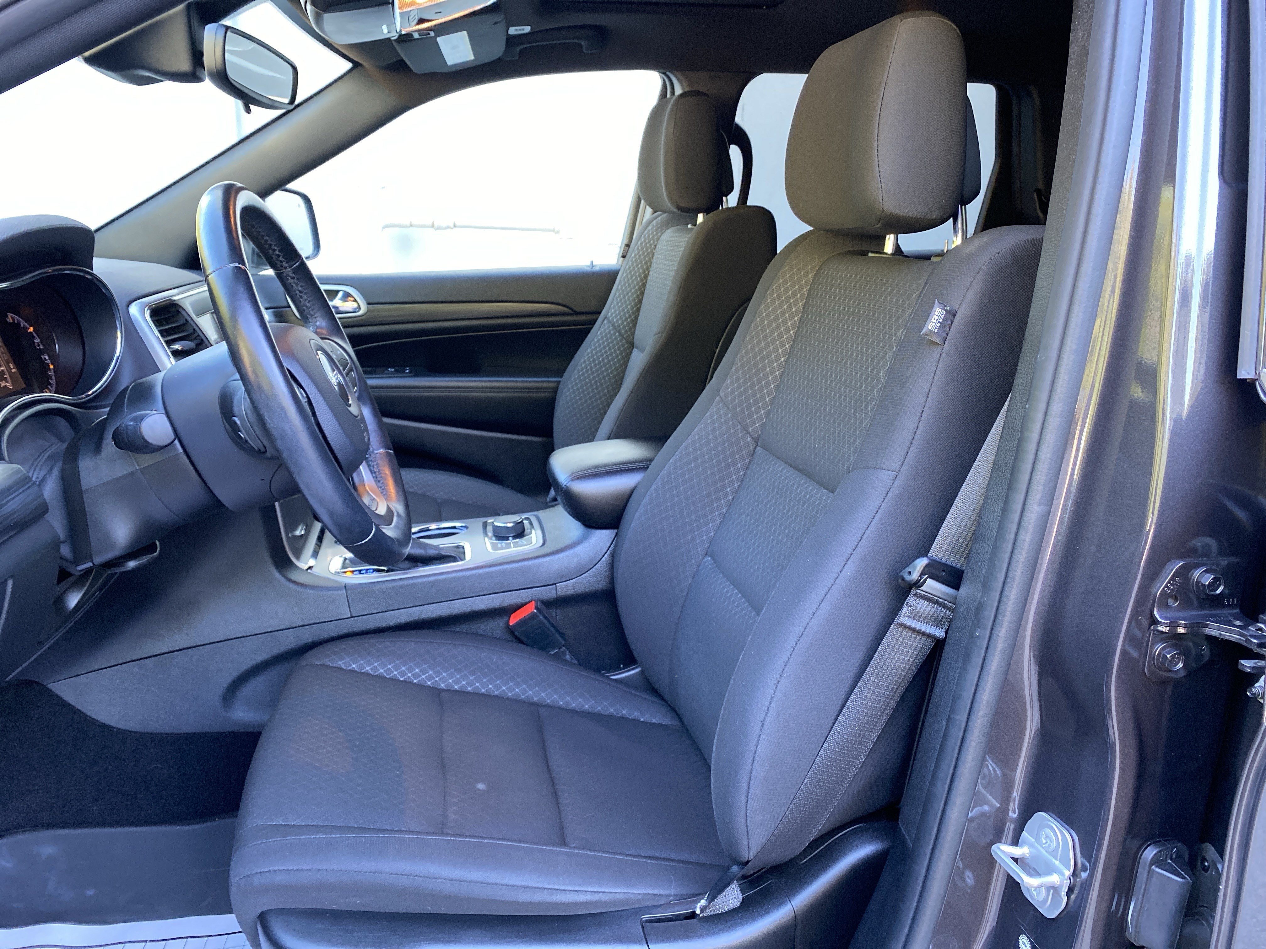 Used 2021 Jeep Grand Cherokee Laredo AWD/4WD image 16
