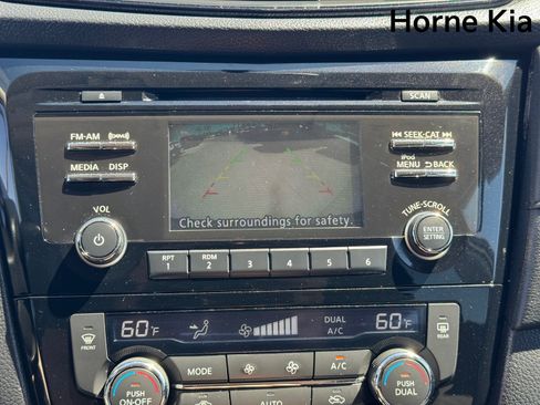 Used 2017 Nissan Rogue SV image 22