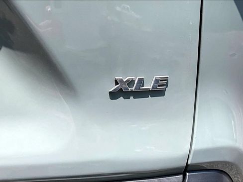 Used 2021 Toyota RAV4 XLE FWD image 21
