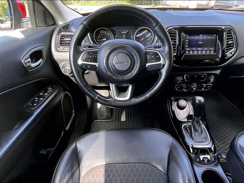 Used 2019 Jeep Compass Latitude AWD/4WD image 17