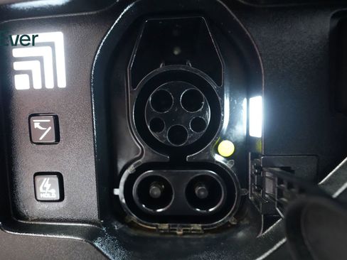 Used 2024 Kia EV9 GT-Line AWD/4WD image 10