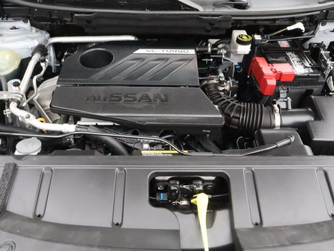 Used 2025 Nissan Rogue SV AWD/4WD image 16