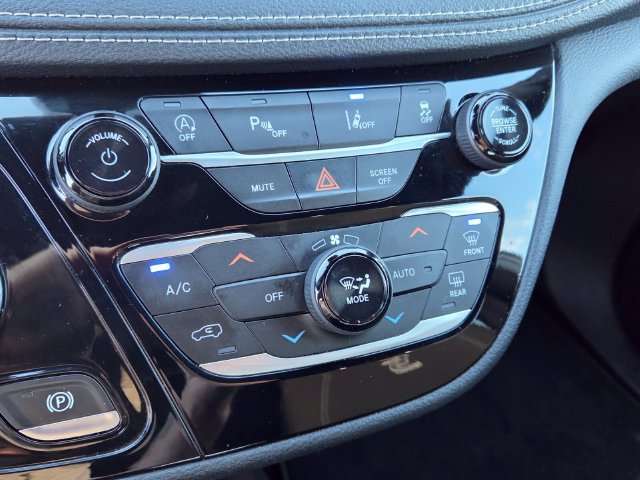 Used 2021 Chrysler Pacifica Touring w/ S Appearance Package FWD image 22