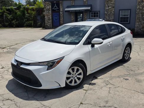 Used 2021 Toyota Corolla LE FWD image 2